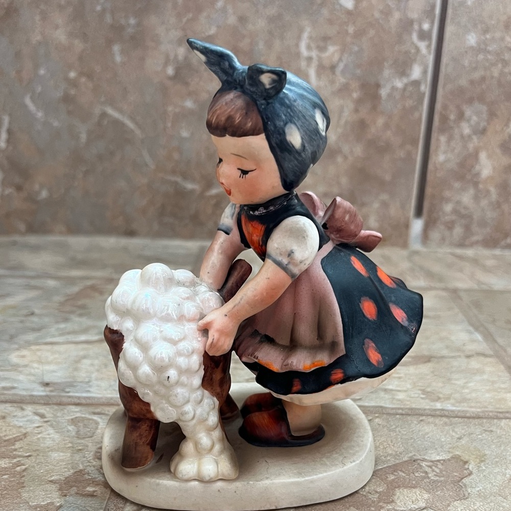 Napco “Wash Day” Figurine